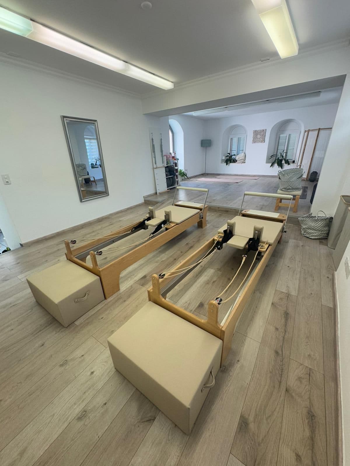 Reformer e box in legno chiaro
