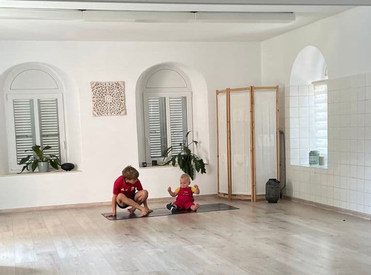 Yoga per bambini nello studio